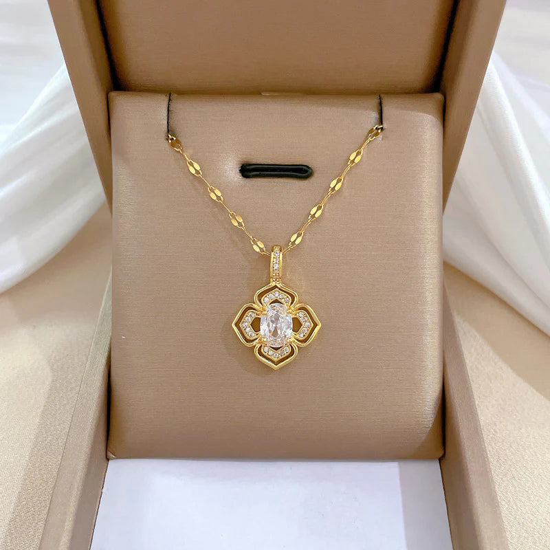 Collier trèfle diamant
